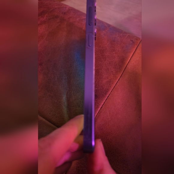 Smartphone with Gradient Display - Picture 3 of 3